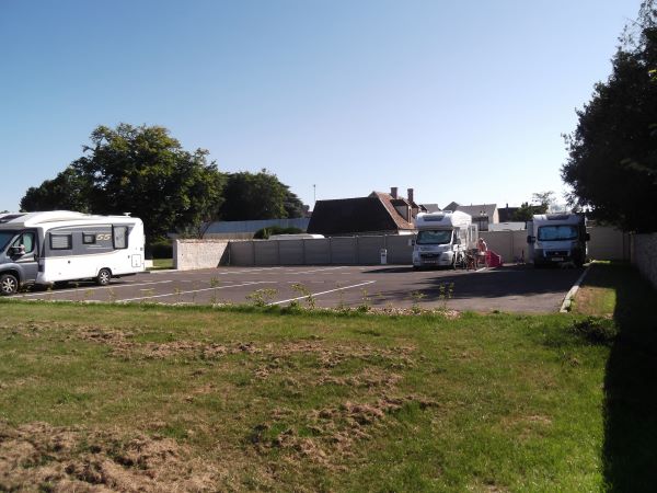 Aire camping-car  Chteauneuf-en-Thymerais (28170) - Photo 1